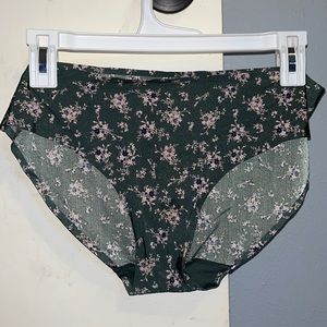 NWOT Gilligan and O’Malley seamless laser cut cheeky brief size large